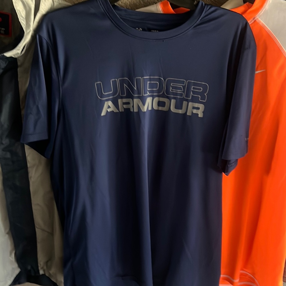 COPY - Under armor loose fit tee dry fit shirt size large